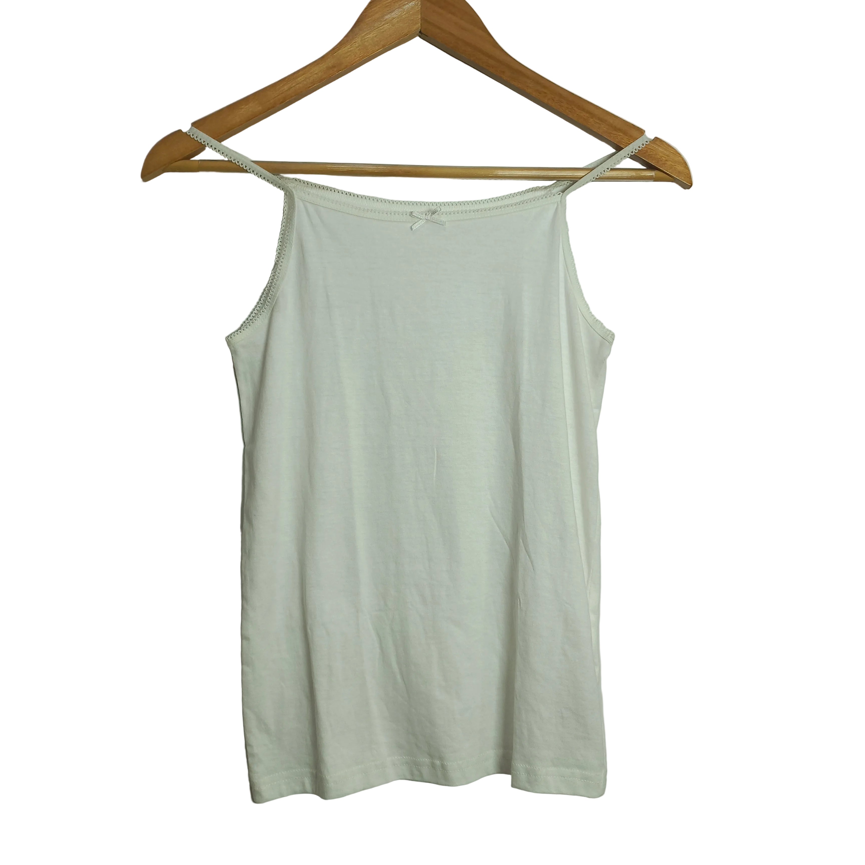 Close-up of white cotton camisole fabric - MissClassy
