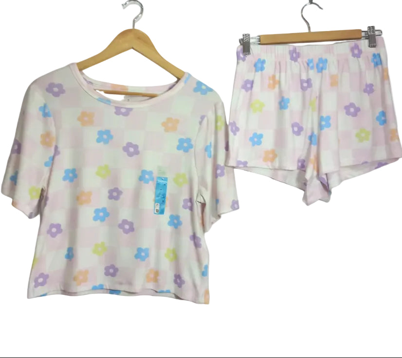 Floral-patterned shirt and shorts set in Pakistan