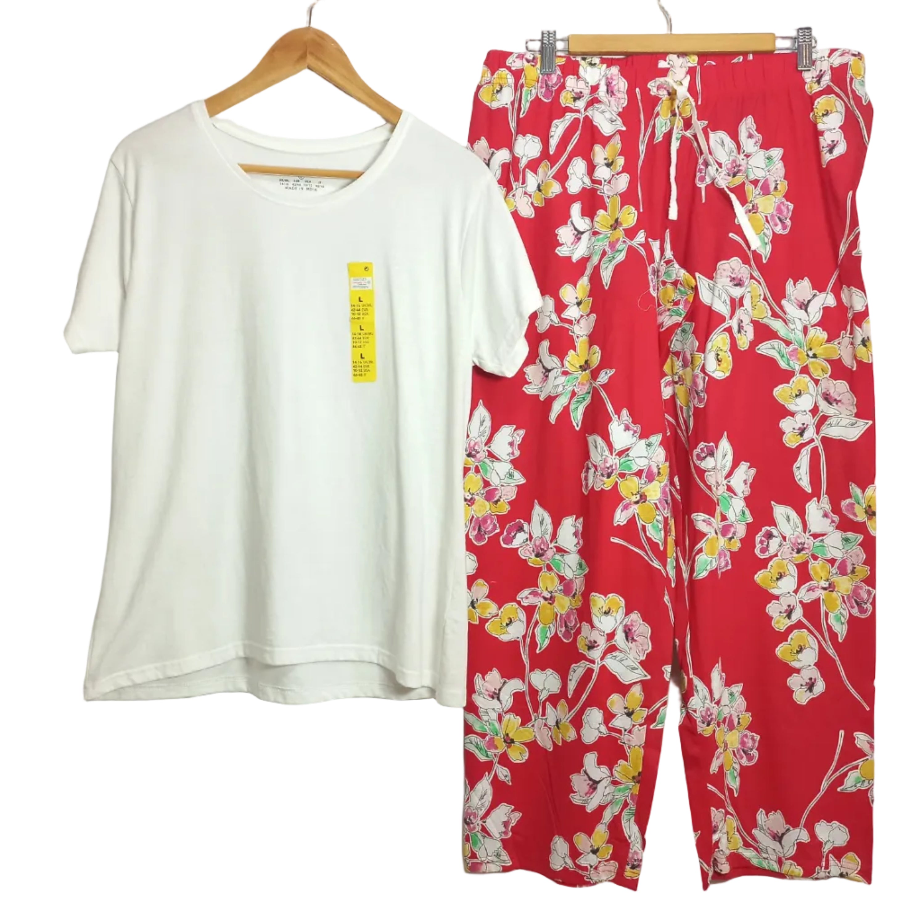 Red floral printed cotton pajama trousers close-up - MissClassy
