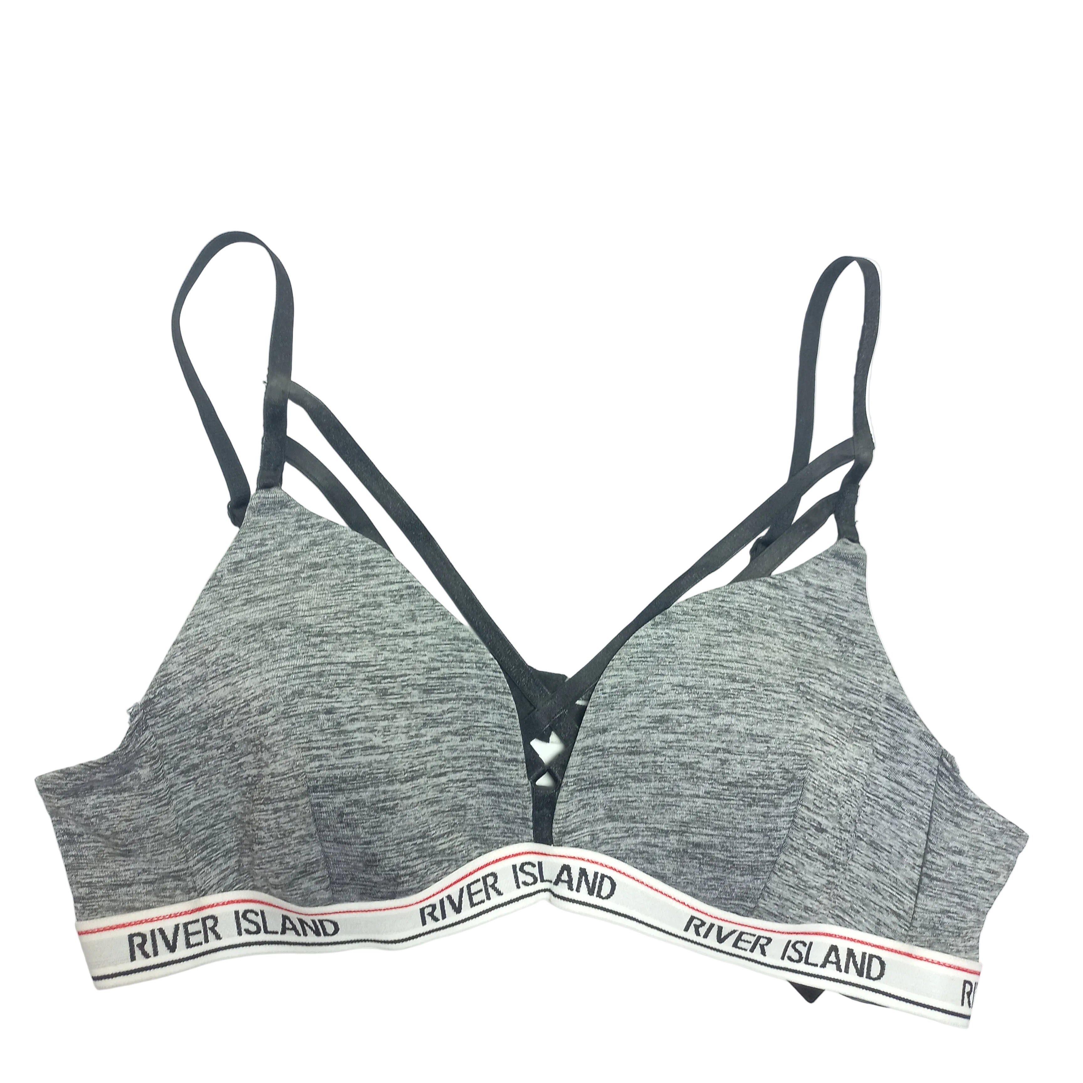Removable padding detail on River Island sports bra - MissClassy
